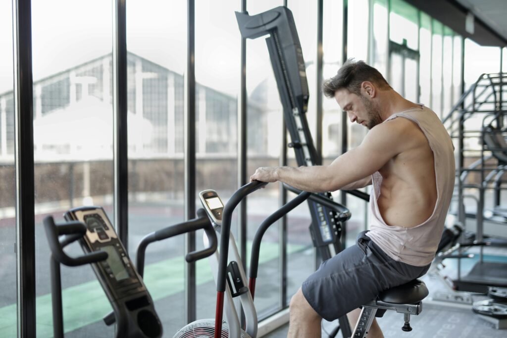 pexels-photo-3836831-3836831 resting heart rate for weightlifting performance